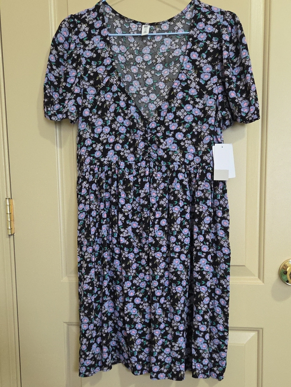 BP Floral V-Neck Short Sleeve Dress in Black and Lavender